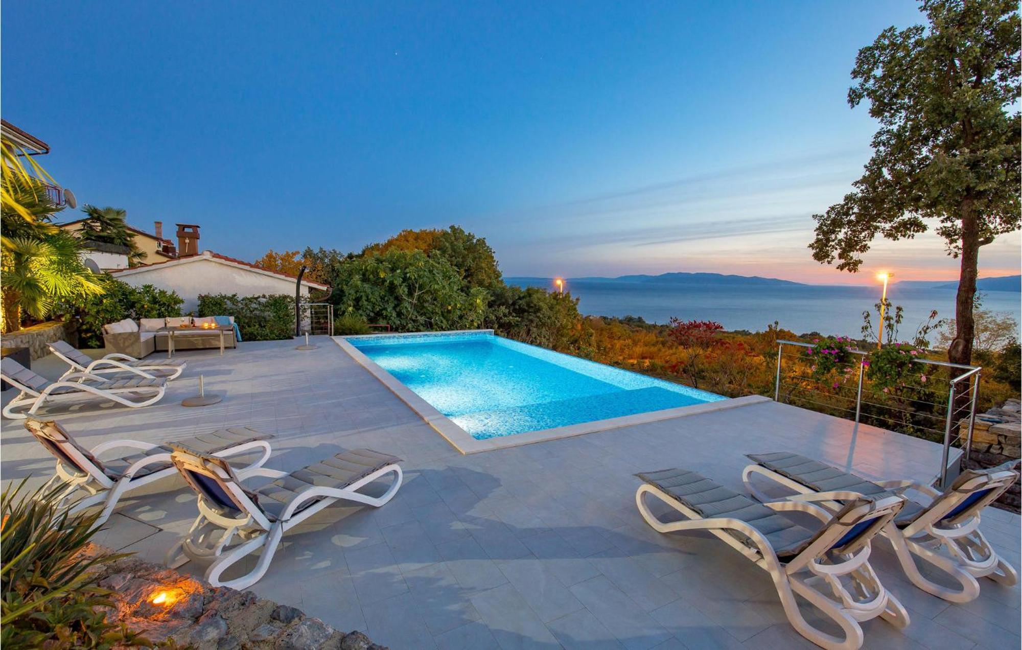 Lovely Apartment In Rijeka With Wifi ภายนอก รูปภาพ